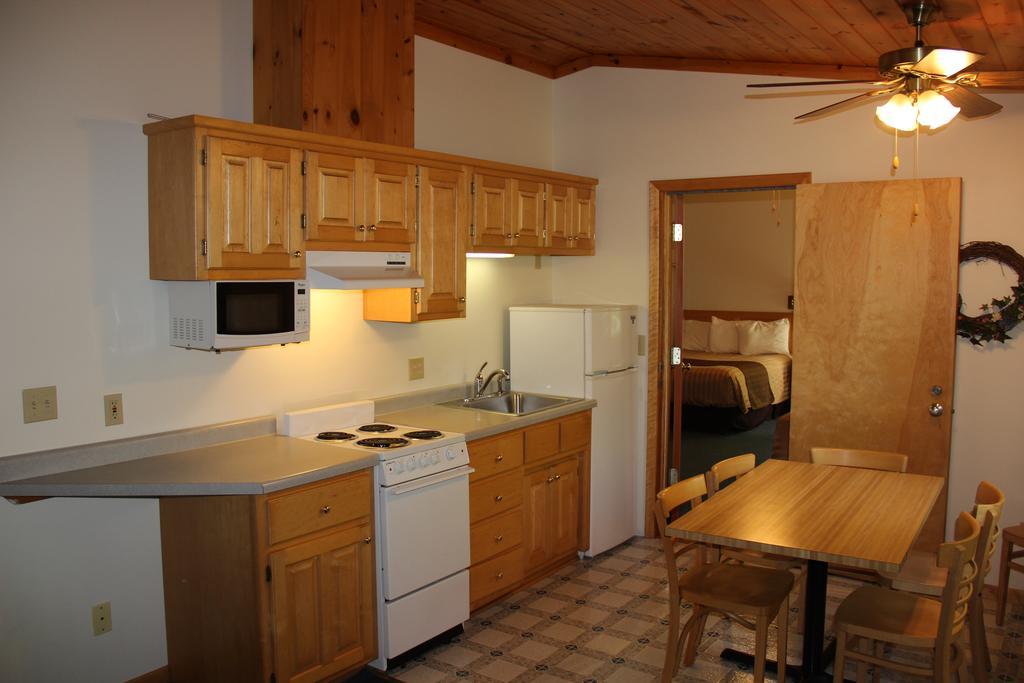 Superior Ridge Resort Motel Schroeder Екстер'єр фото