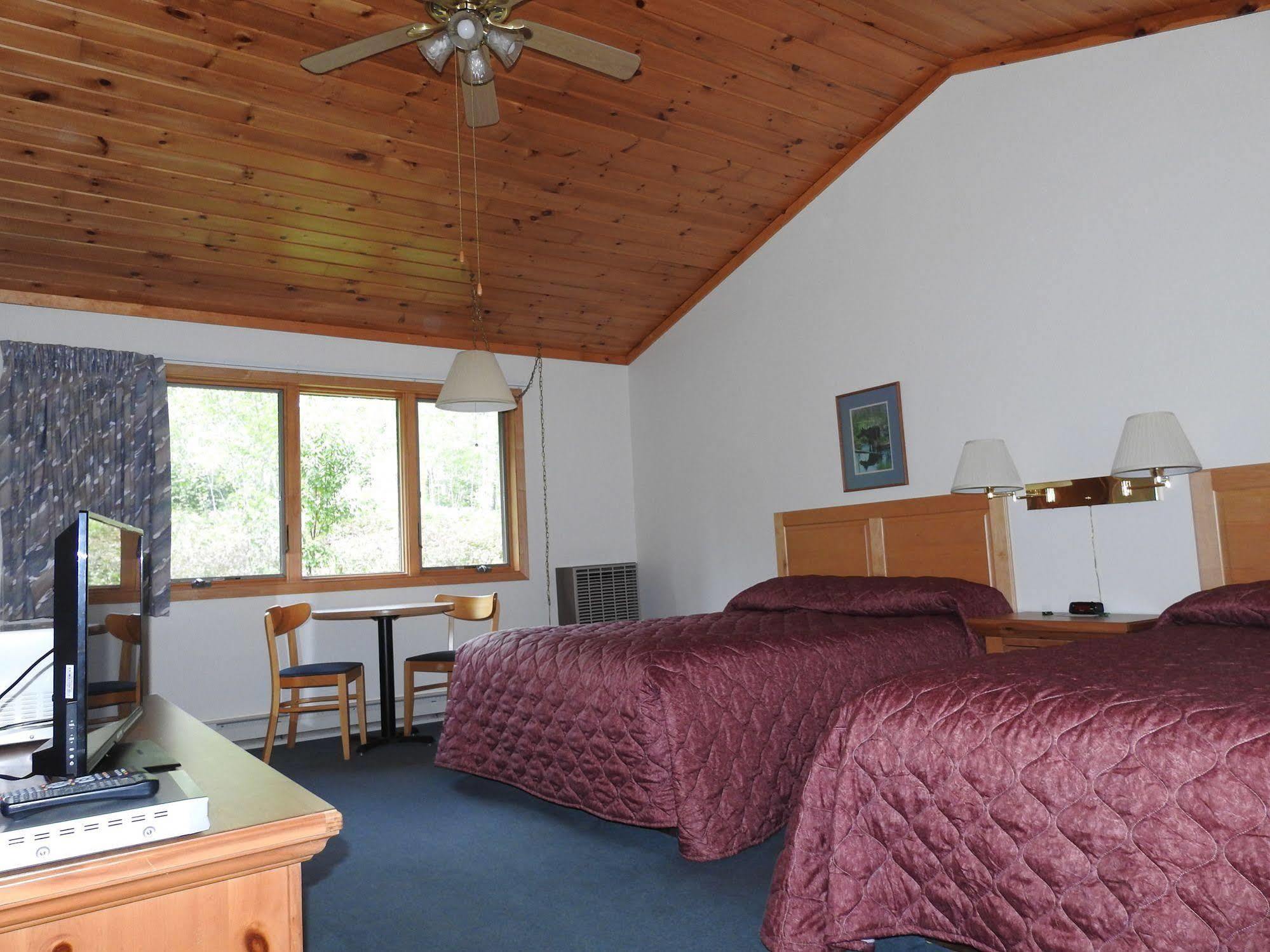 Superior Ridge Resort Motel Schroeder Екстер'єр фото