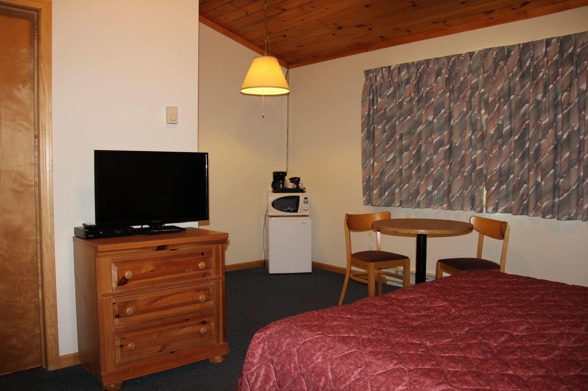 Superior Ridge Resort Motel Schroeder Екстер'єр фото
