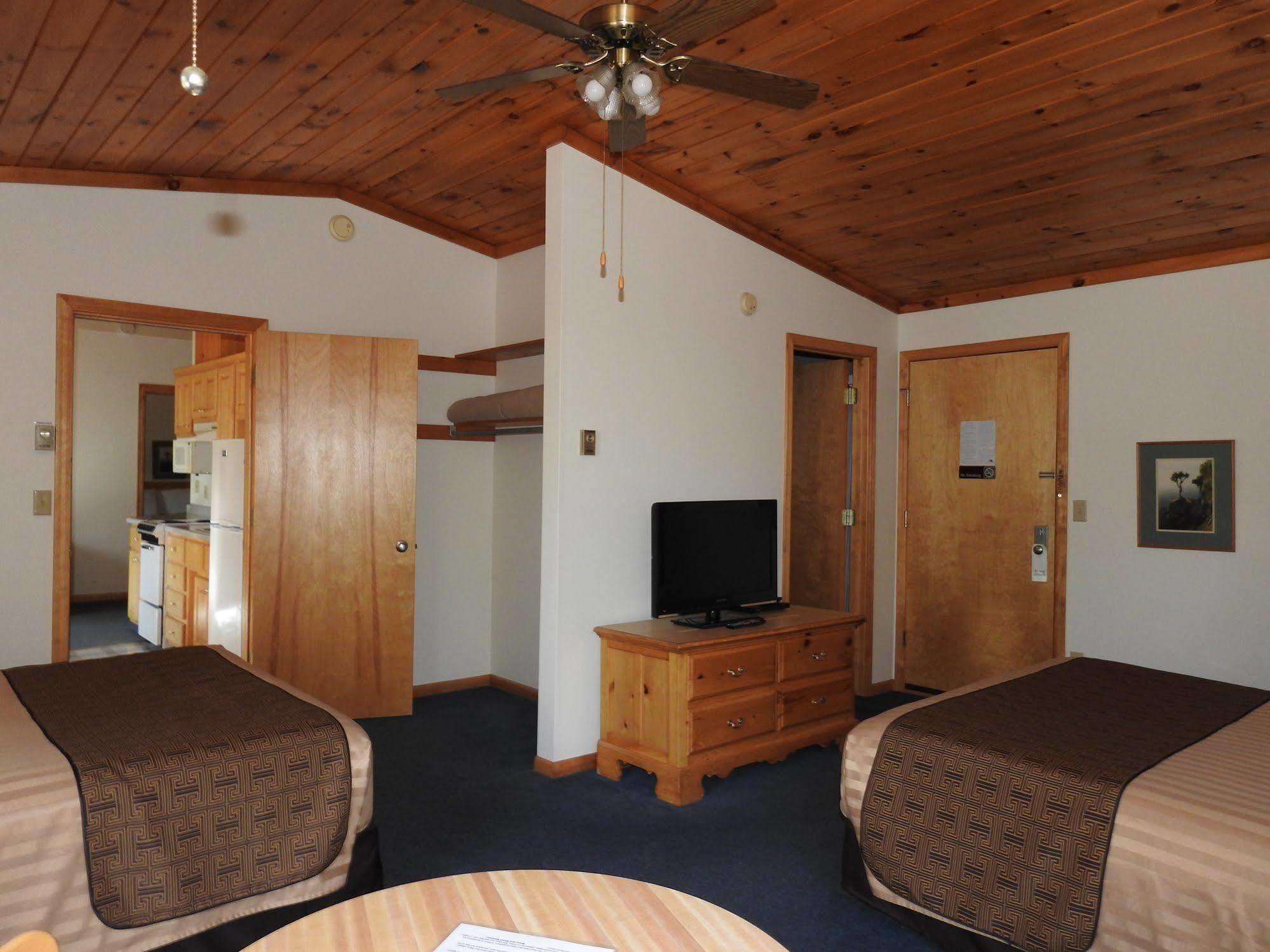 Superior Ridge Resort Motel Schroeder Екстер'єр фото